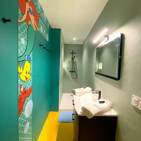 Capsule Family - Sauna - Jacuzzi - Projecteur - Billard - Nintendo Switch 2 - Filet Suspendu * Crespin (Nord)