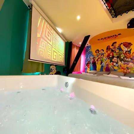 Διαμέρισμα Capsule Family - Sauna - Jacuzzi - Projecteur - Billard - Nintendo Switch 2 - Filet Suspendu