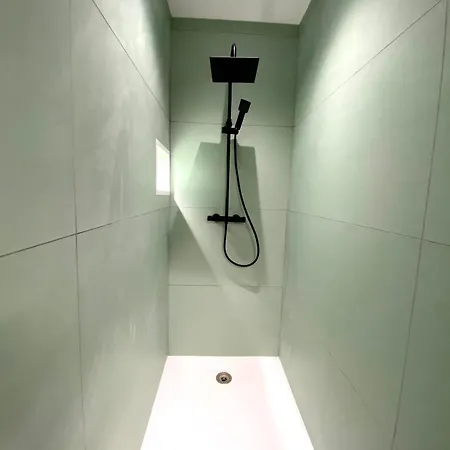 Capsule Family - Sauna - Jacuzzi - Projecteur - Billard - Nintendo Switch 2 - Filet Suspendu Διαμέρισμα