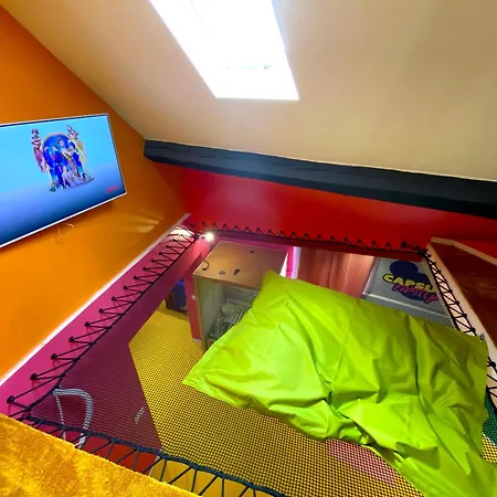 Διαμέρισμα Capsule Family - Sauna - Jacuzzi - Projecteur - Billard - Nintendo Switch 2 - Filet Suspendu *