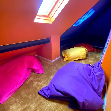 Capsule Family - Sauna - Jacuzzi - Projecteur - Billard - Nintendo Switch 2 - Filet Suspendu *