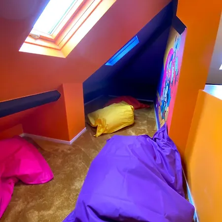 Capsule Family - Sauna - Jacuzzi - Projecteur - Billard - Nintendo Switch 2 - Filet Suspendu Διαμέρισμα