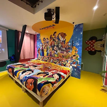 Capsule Family - Sauna - Jacuzzi - Projecteur - Billard - Nintendo Switch 2 - Filet Suspendu Διαμέρισμα Crespin (Nord)