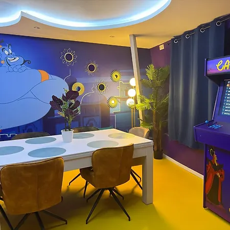 Capsule Family - Sauna - Jacuzzi - Projecteur - Billard - Nintendo Switch 2 - Filet Suspendu Διαμέρισμα